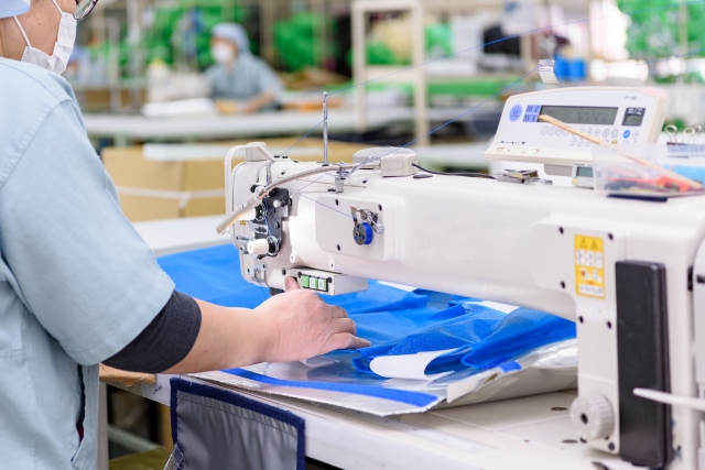 コルセット縫製メーカーの作業風景